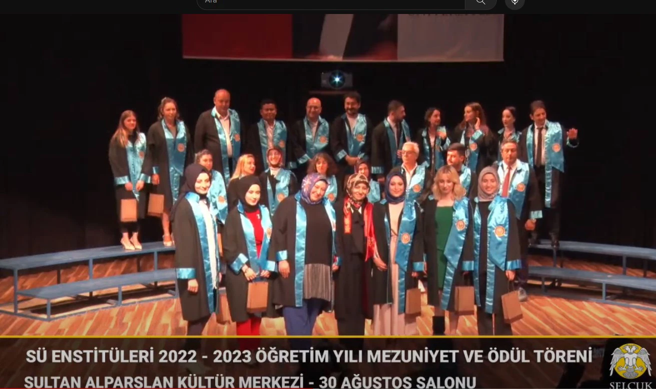 Selçuk Üniversitesi 2022 – 2023 öğretim yılı doktora ve yüksek lisans mezunları, 12.07.2023 tarihinde, 7 enstitünün birlikte düzenlediği “Mezuniyet ve Ödül Töreni”nde cübbelerini giydi.